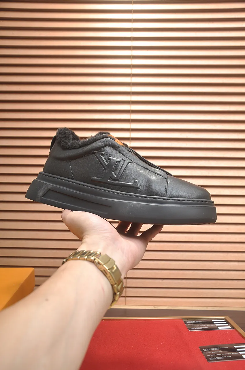 Men's men's shoes 💰500💶【LOUIS VUITTON】(Full wool lining) Same style as LV Louis Vuitton official website [Proud] Original single hot model LV original factory cowhide 👑1:1 original plate Sheepskin lining 👘Use imported cowhide. Body accessories one-to-one mold opening 💪 counter quality 🙏 Dear friends, if you are still worried about wearing matching shoes 💋, then these shoes are your best choice 🎁🎁! 38-45 (45 is custom-made and cannot be returned or exchanged)